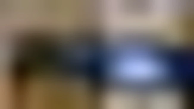 1049x576