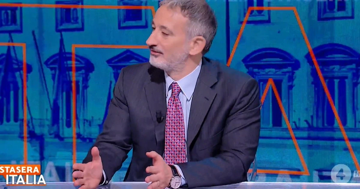 Stasera Italia, Senaldi inchioda Schlein: "Lei parla di deriva plebiscitaria? Ma se da un anno..."