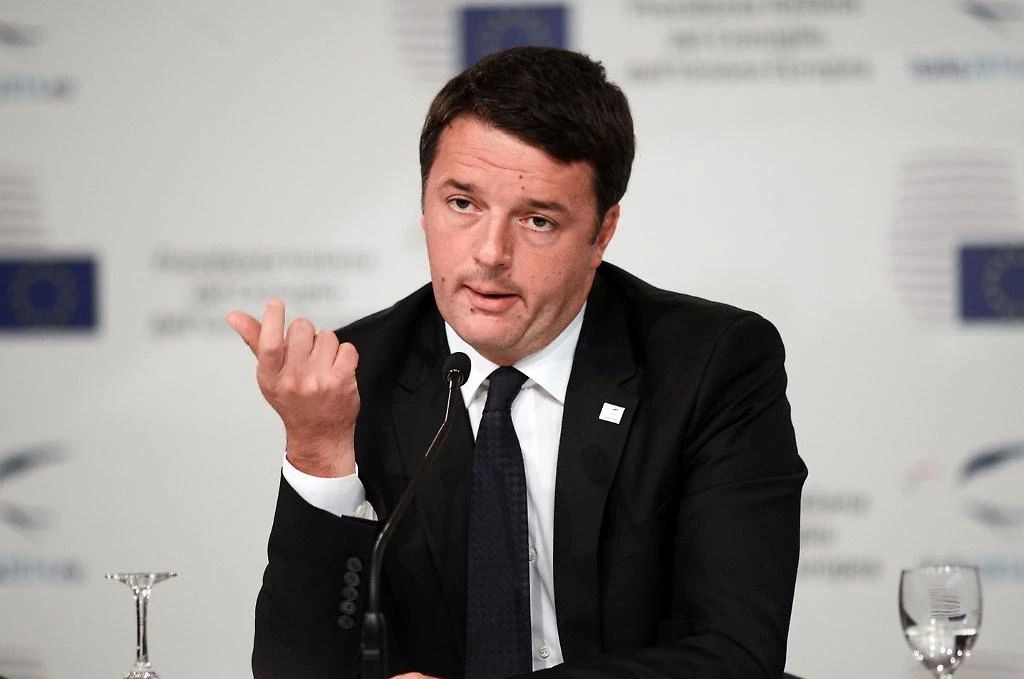 Matteo Renzi contestato a Bergamo, fischi e insulti da 200 lavoratori