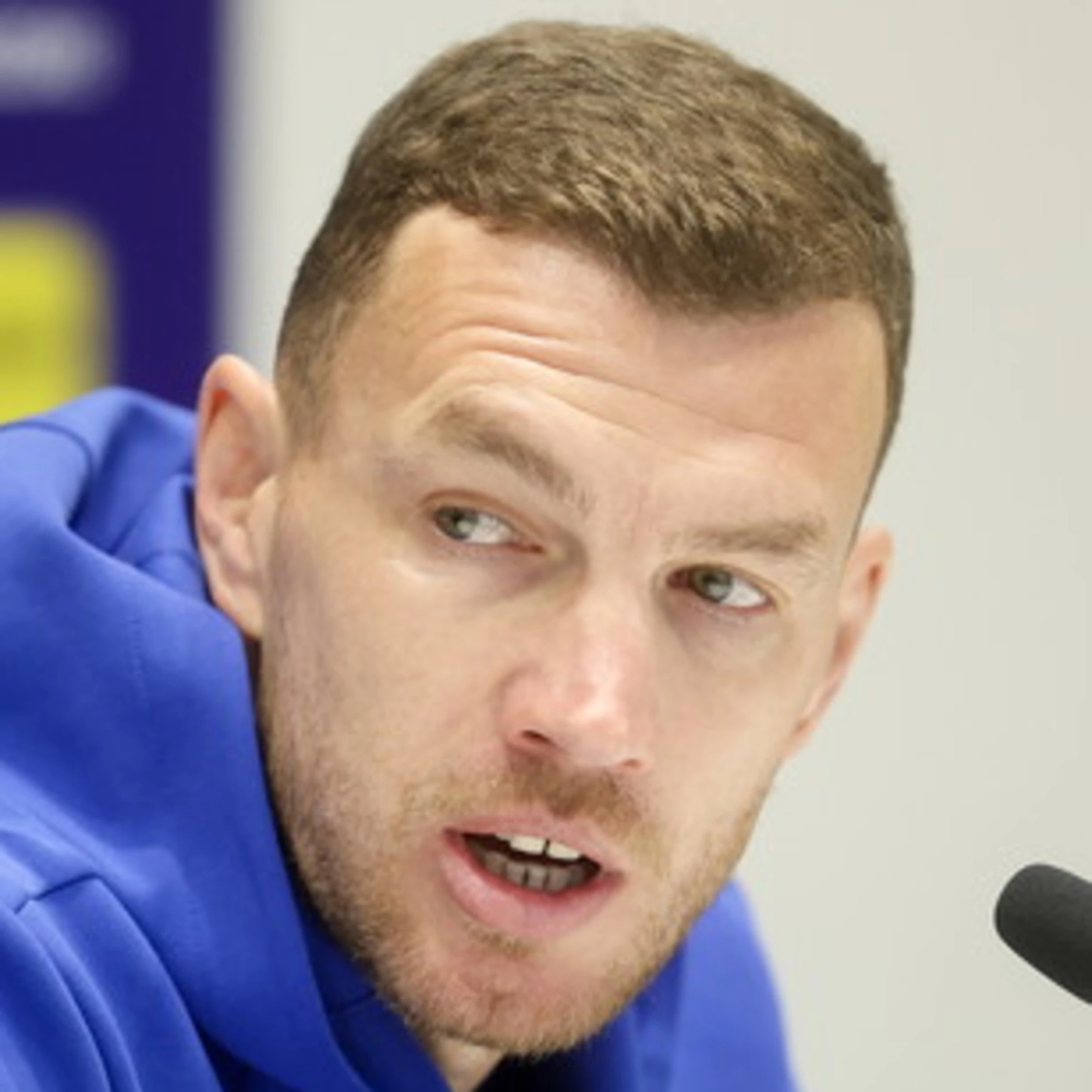 Dzeko e l'arte del gol in conferenza stampa