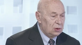AstraZeneca, Paolo Mieli a L'aria che tira: "Mario Draghi e lo stop ad AstraZeneca? Rischiava di essere un uomo finito"