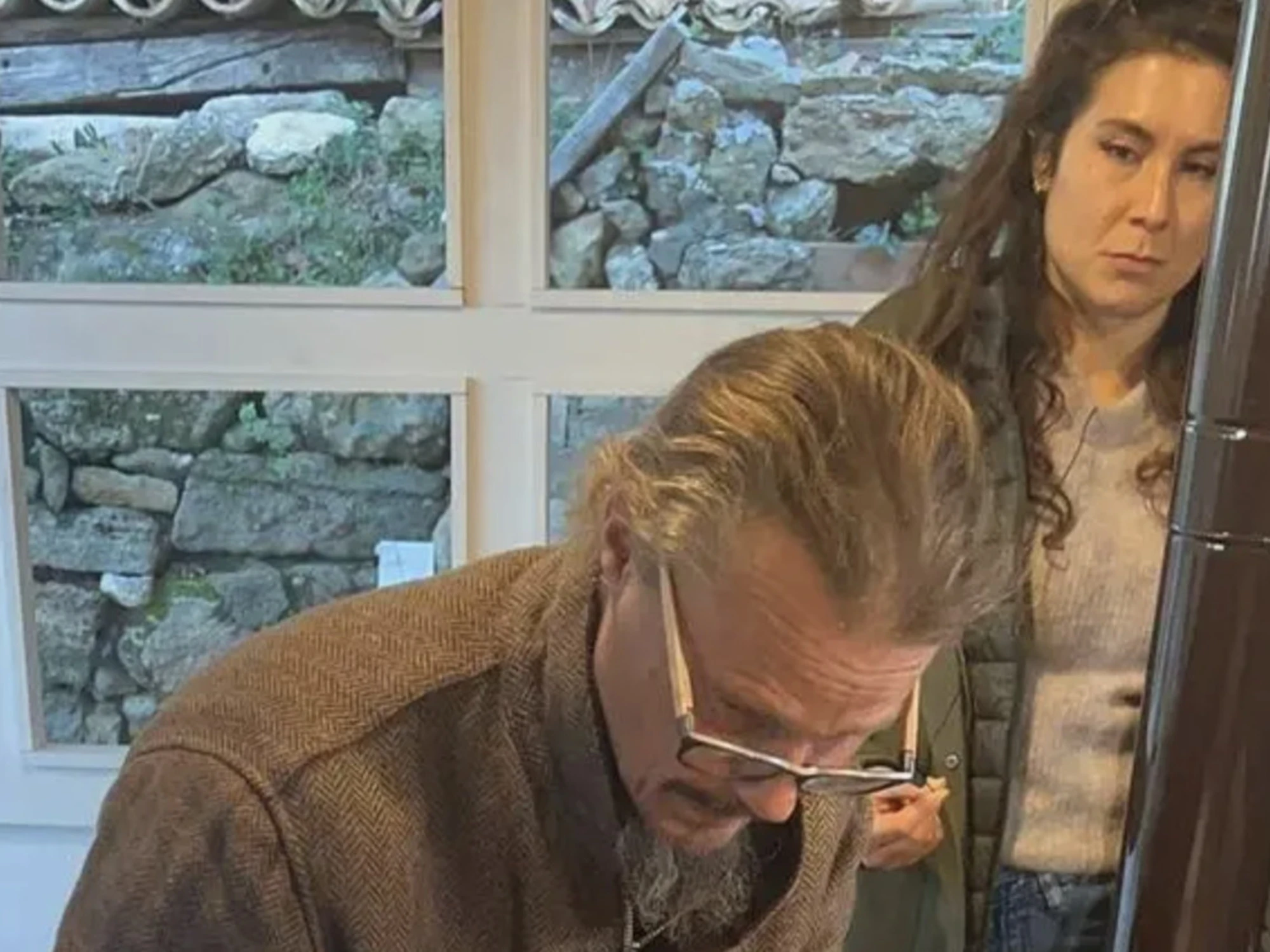 Famiglia nel bosco: come si è presentato il padre nella nuova casa