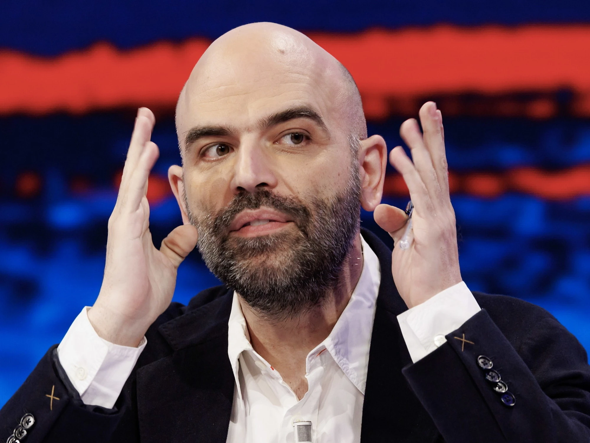 Roberto Saviano, gli insulti dopo il voto: "Trasformare lo schifo di questa destra"