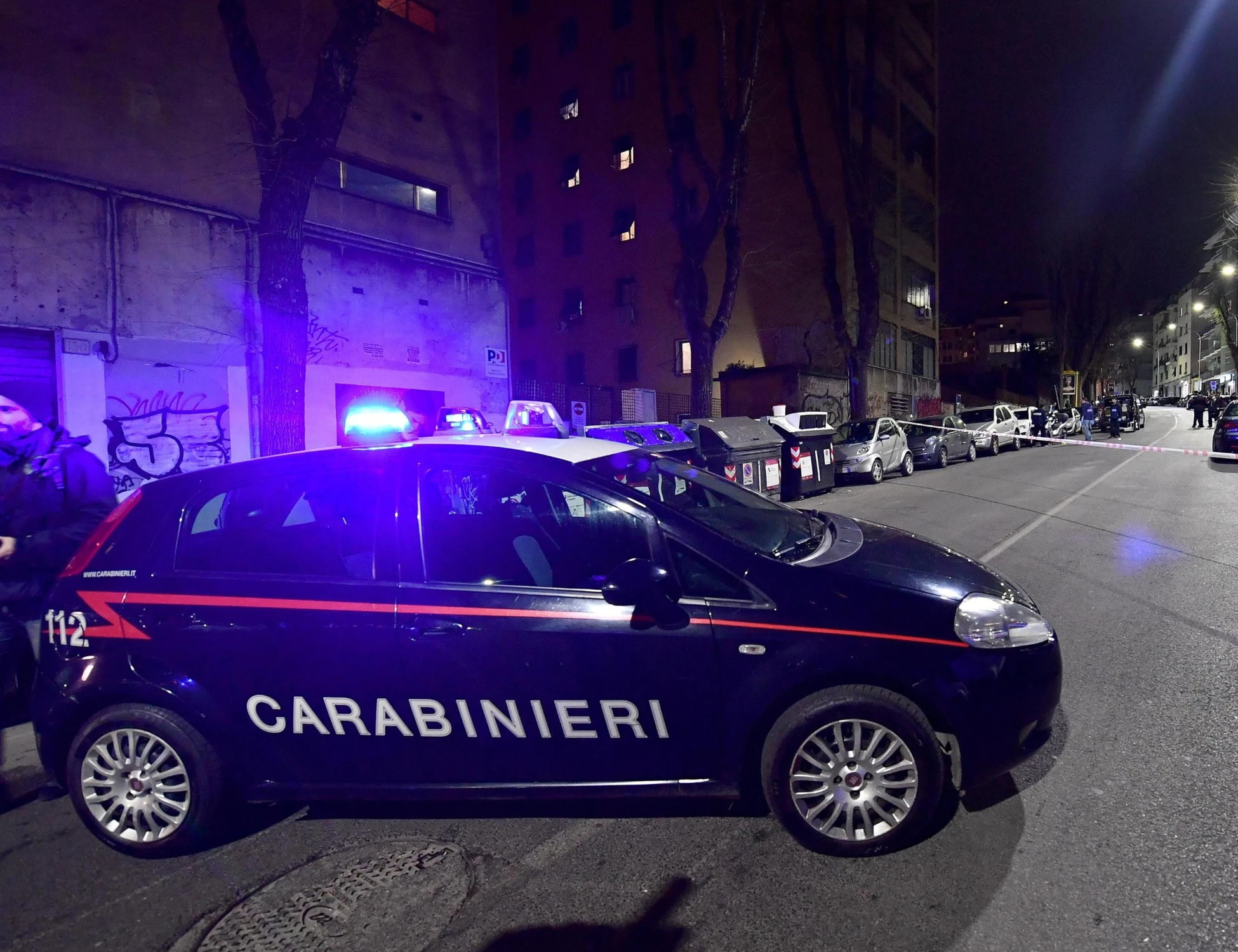 Albenga, il marocchino fugge all'alt e distrugge una volante dei carabinieri