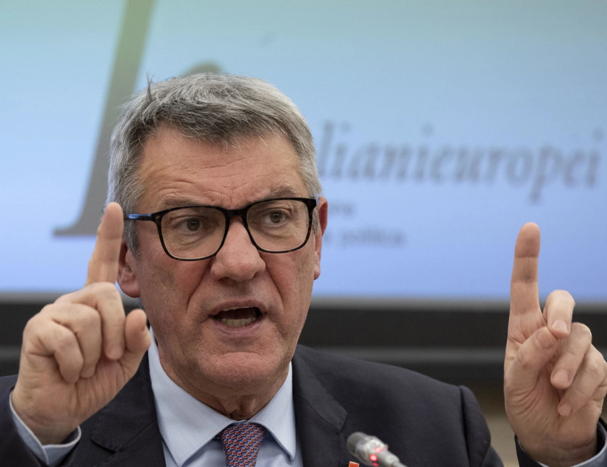 FdI azzera Maurizio Landini: "Esulta per l'Imam? Ma... su cosa tace"