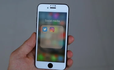 Social vietati agli under 16? Non è la soluzione, la battaglia si vince educando