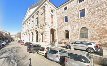 Udine, militare condannato per lesioni tenta di uccidere l'ex compagna nell'aula di tribunale
