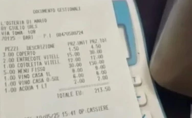 Scontrino, mangiano per 213 euro e scappano senza pagare: "Infami"