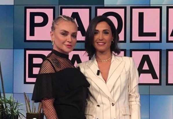 Vieni da me, Caterina Balivo e il dramma di Paola Barale: "Mi fa troppo male", silenzio in diretta