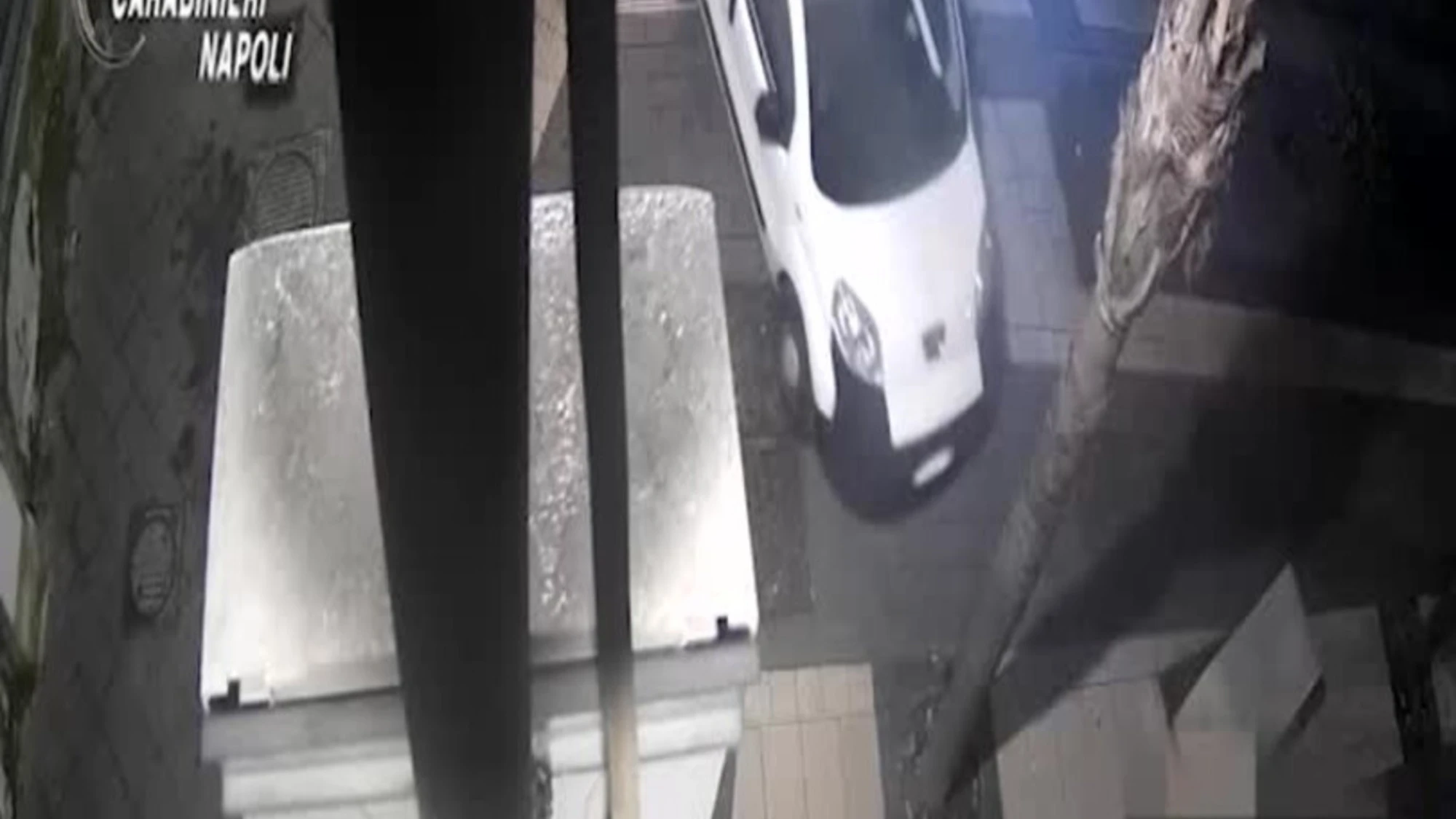 Furti e rapine, blitz dei carabinieri nel campo rom di Caivano
