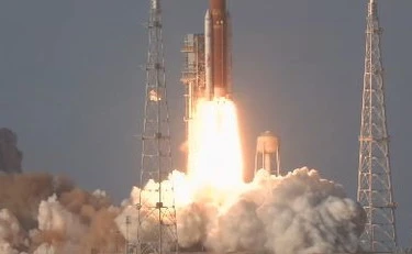 L'umanità torna verso la Luna, al via la missione Artemis 2