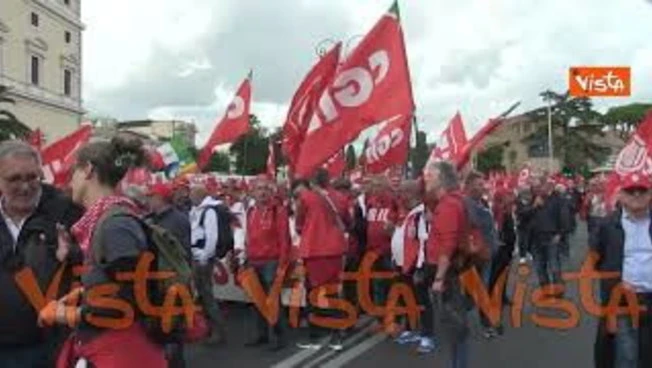 Leggi l'articolo: "Democrazia al lavoro", la manifestazione della Cgil a Roma, la partenza del corteo