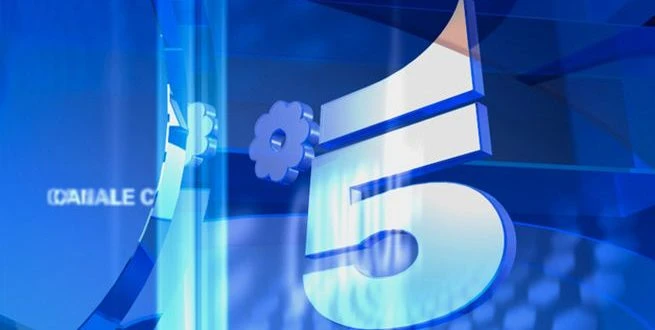 Mediaset, vola lo share di Canale 5: è la prima rete italiana