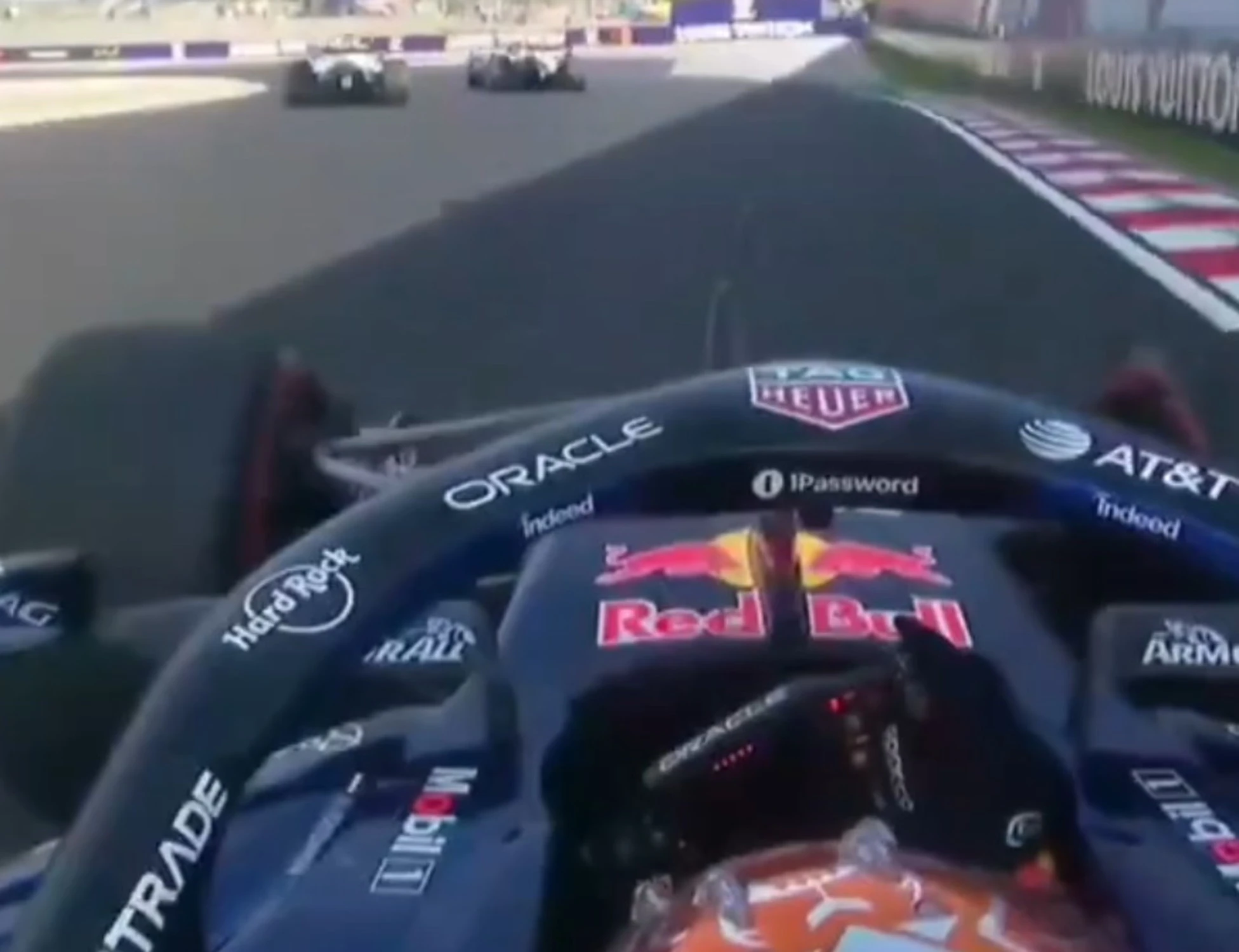 Verstappen, team radio e insulti: "Idioti! Roba fot***mente ridicola"