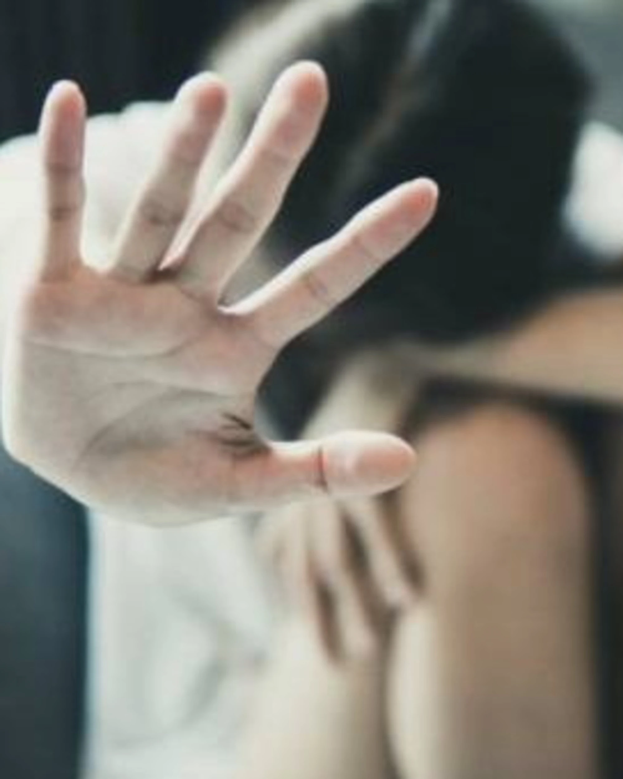 Biella, violentata in casa davanti al figlio di quattro anni: chi è l'orco