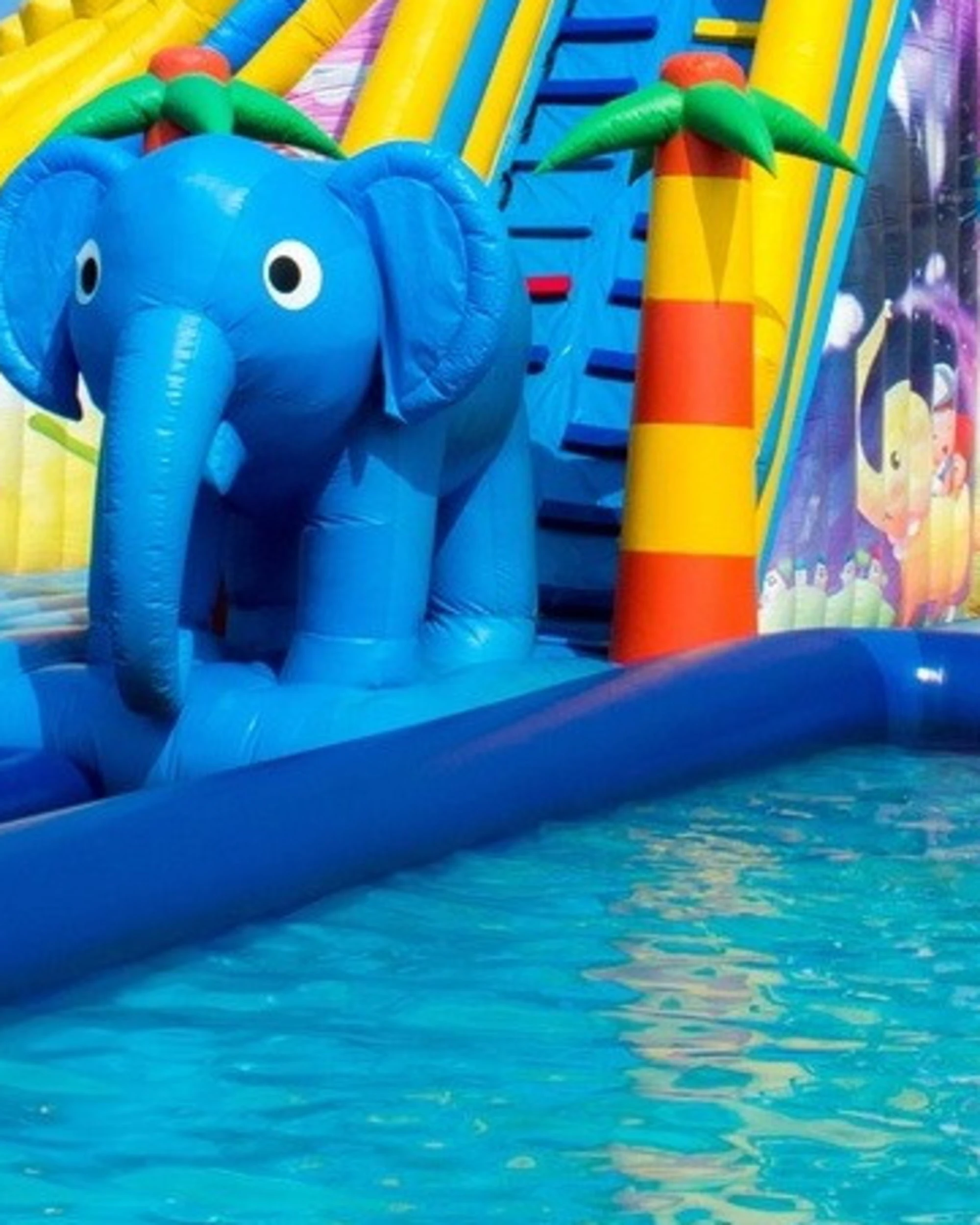 Gallipoli, bimbo di 7 anni cade in piscina all'acqua park: è gravissimo