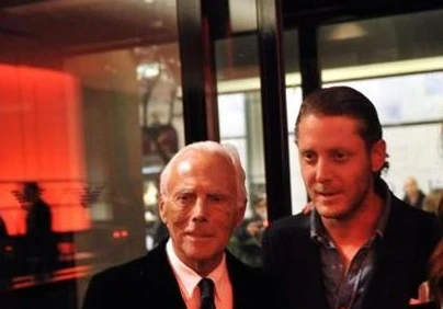 Lapo Elkann dà del "tu" a Giorgio Armani e viene rimbrottato dallo stilista