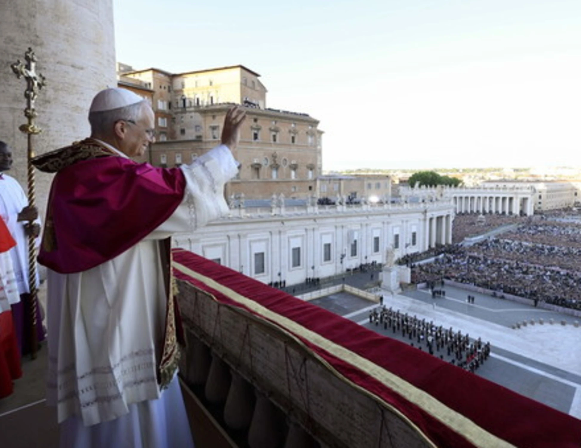 Papa Prevost, il delirio rosso in prima pagina