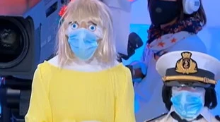 Gemma Galgani umiliata al Trono Over, Tina Cipollari presenta le due nuove mummie: "Nonna e nipote", la De Filippi ride