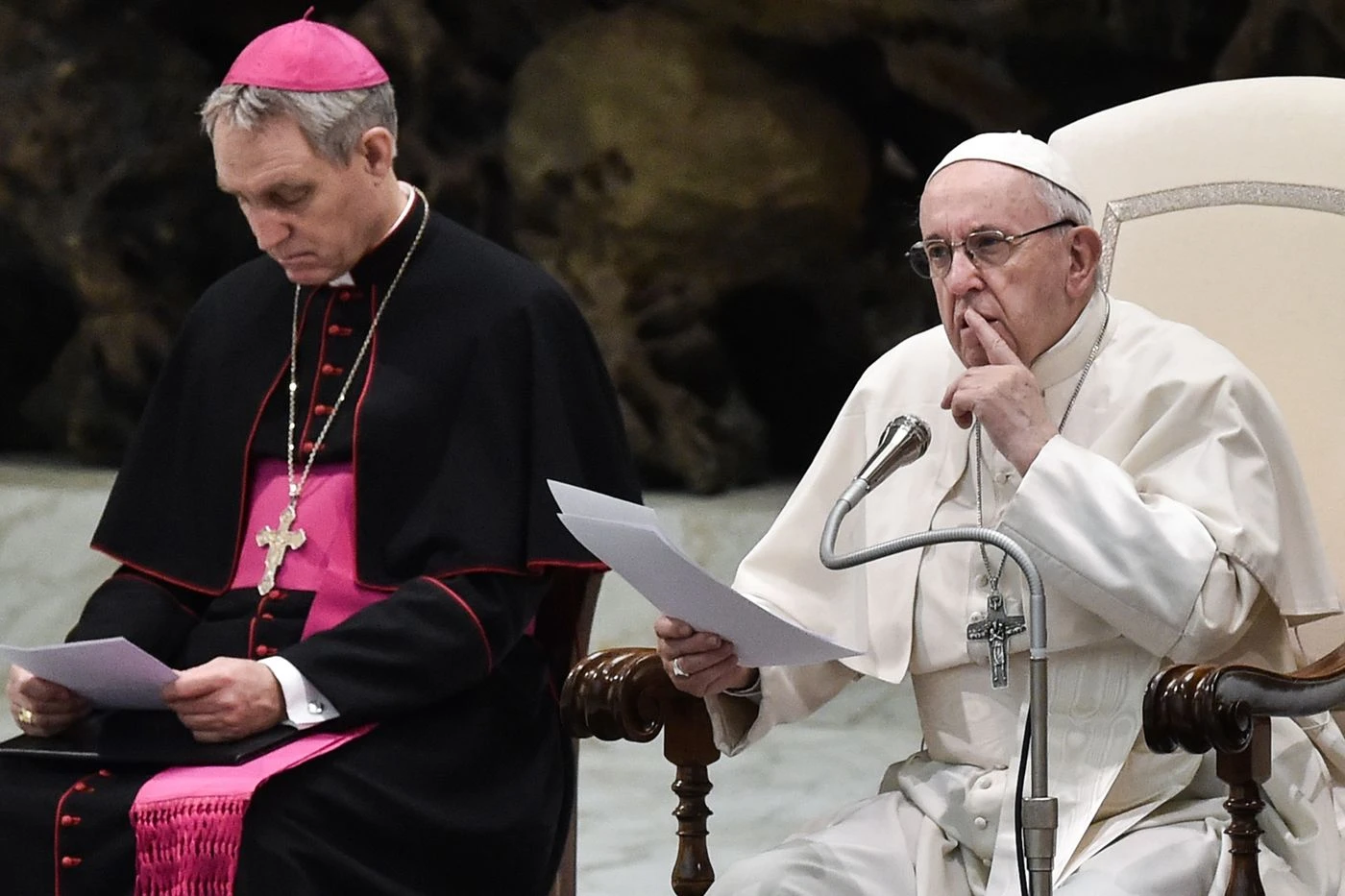 Papa Francesco, l'affondo brutale ai "cattivi cristiani": meglio atei che stare tutto il giorno in chiesa