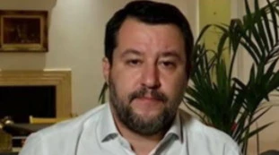 Dritto e Rovescio, Matteo Salvini e lo sfottò a Toninelli: "Cervelli in fuga? Non sarebbe un danno se lui se ne andasse"