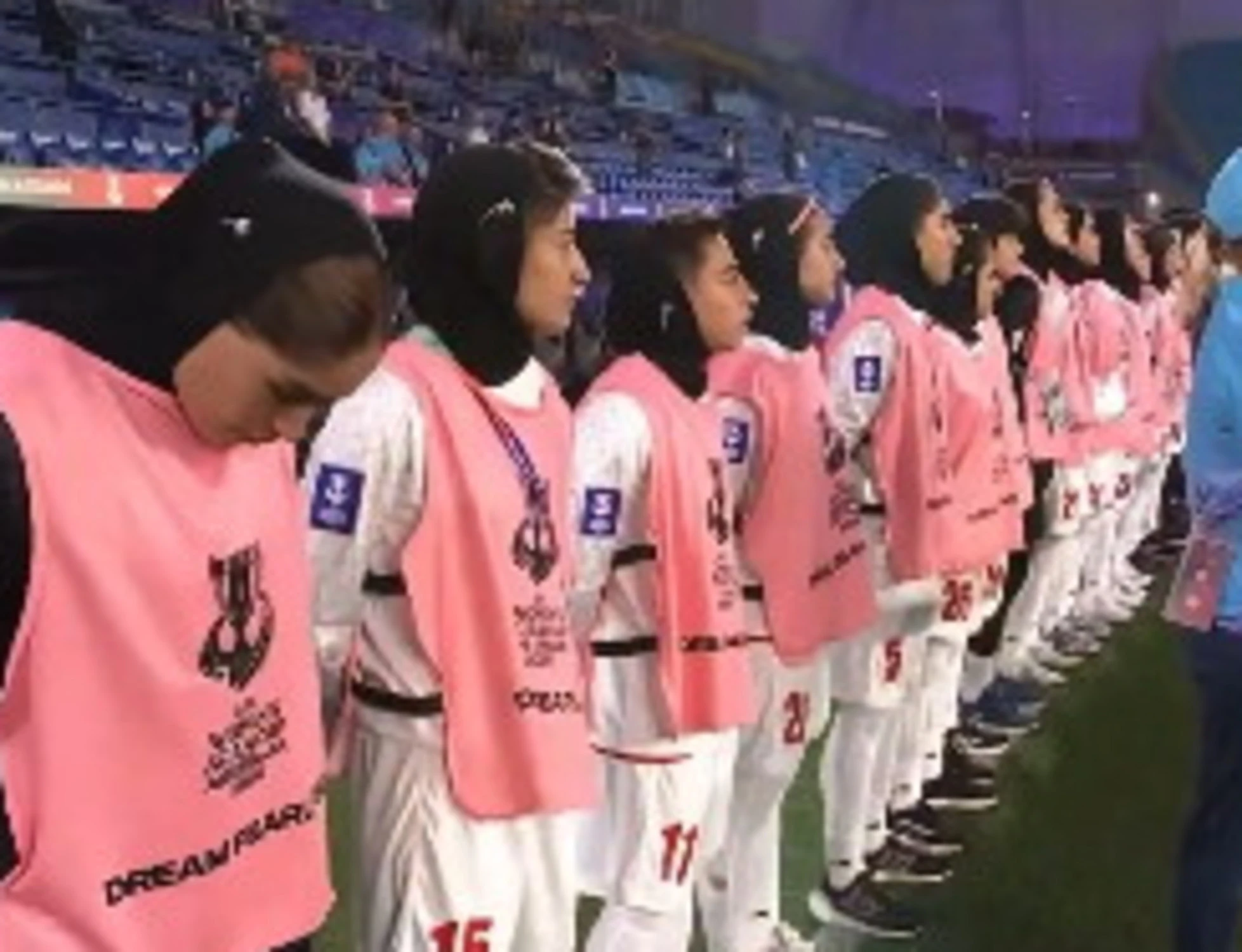 Iran, la diretta. "Trump vuole eliminare Mojtaba". Il caso delle cinque calciatrici iraniane in Australia