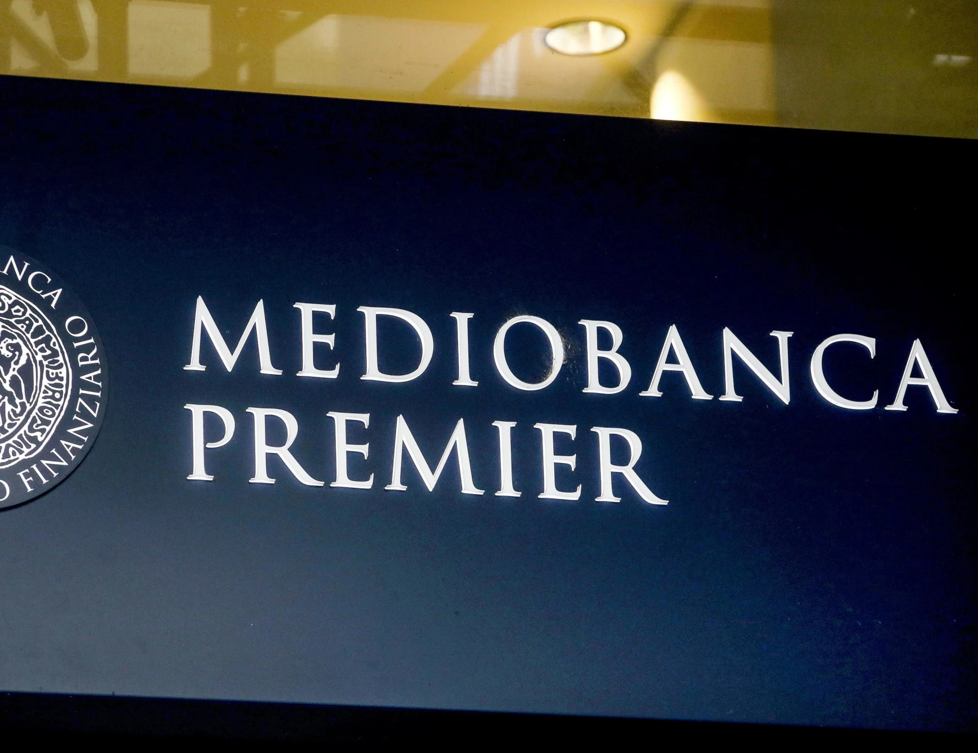 Mediobanca, assemblea rinviata a settembre. Il risiko bancario, cosa succede ora