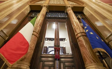 Transatlantico, "c'è una dentiera!": panico alla Camera, una macabra scoperta