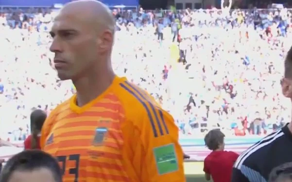 Russia 2018, Caballero dà le spalle a Leo Messi durante l'inno dell'Argentina: un caso nazionale, ma poi...