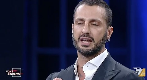 Fabrizio Corona, a Non è l'Arena l'ex tossica Laura rivela: "Perché lo devo ringraziare"