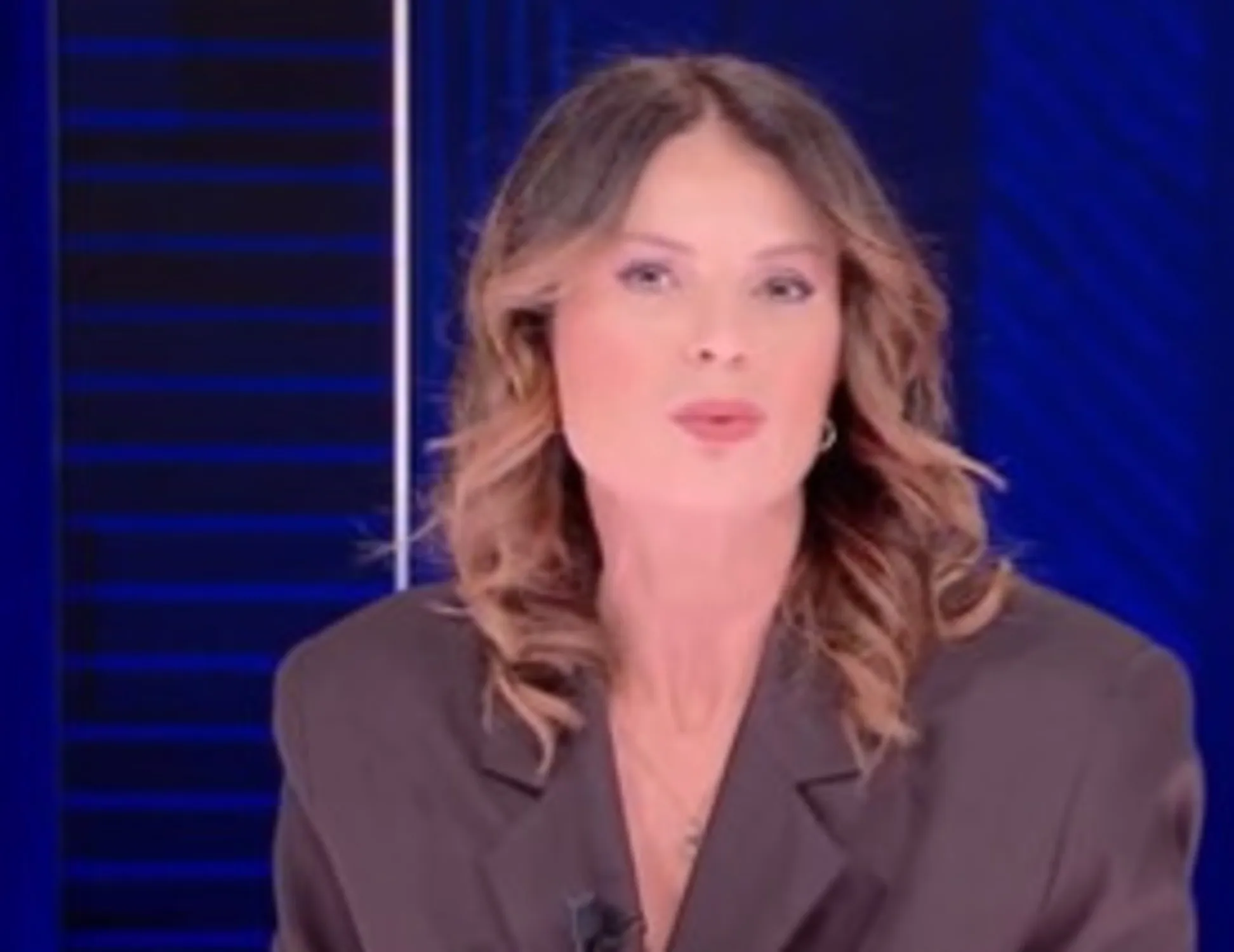 Leggi l'articolo: "Premier come l'idraulico": soldi, Marina deraglia in tv