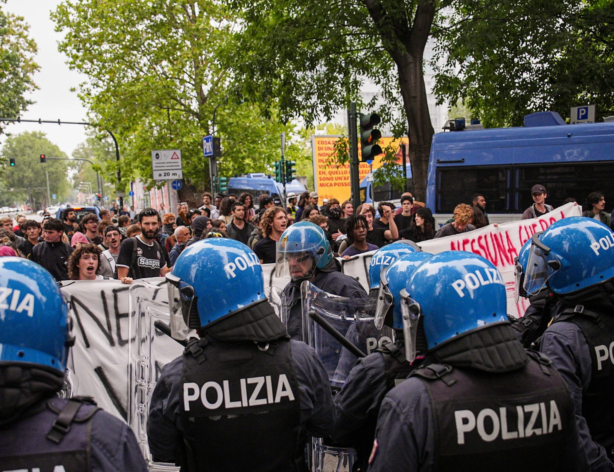 Centri sociali anarchici radicali e Askatasuna: 47 anni di carcere richiesti. Basta violenza, illegalità e attacchi allo Stato!