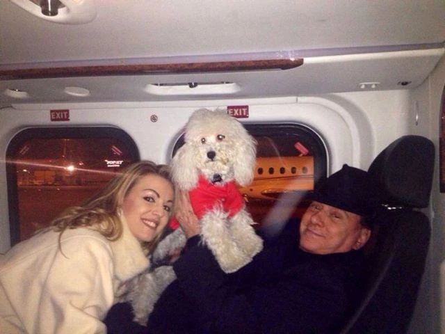Berlusconi, Pascale e Dudù: la foto su Facebook