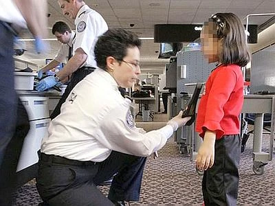 Minori, dal 26 giugno all'estero solo con passaporto (o carta) individuale