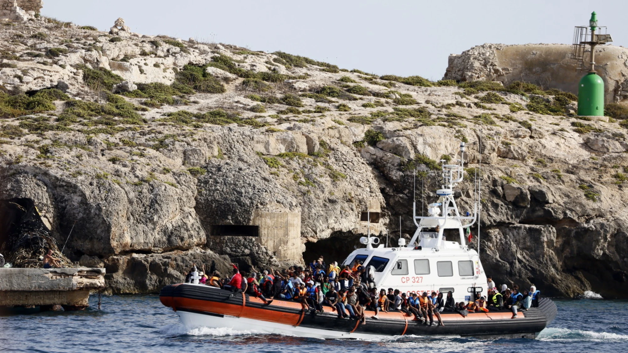 Immigrati, stop al rimpatrio dell'assassino: la mossa-choc della toga rossa