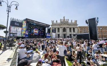 Concertone, la sinistra non condanna gli abusi. Anzi: "La destra fa schifo"