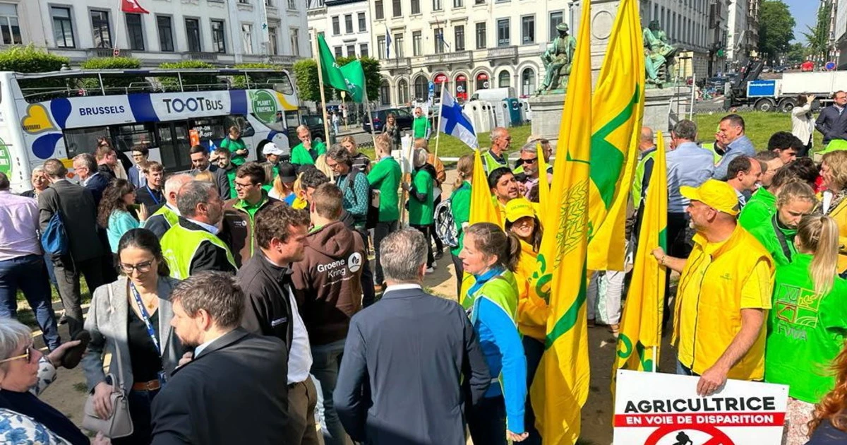 Coldiretti, la protesta in piazza a Bruxelles contro il regolamento sulla biodiversità