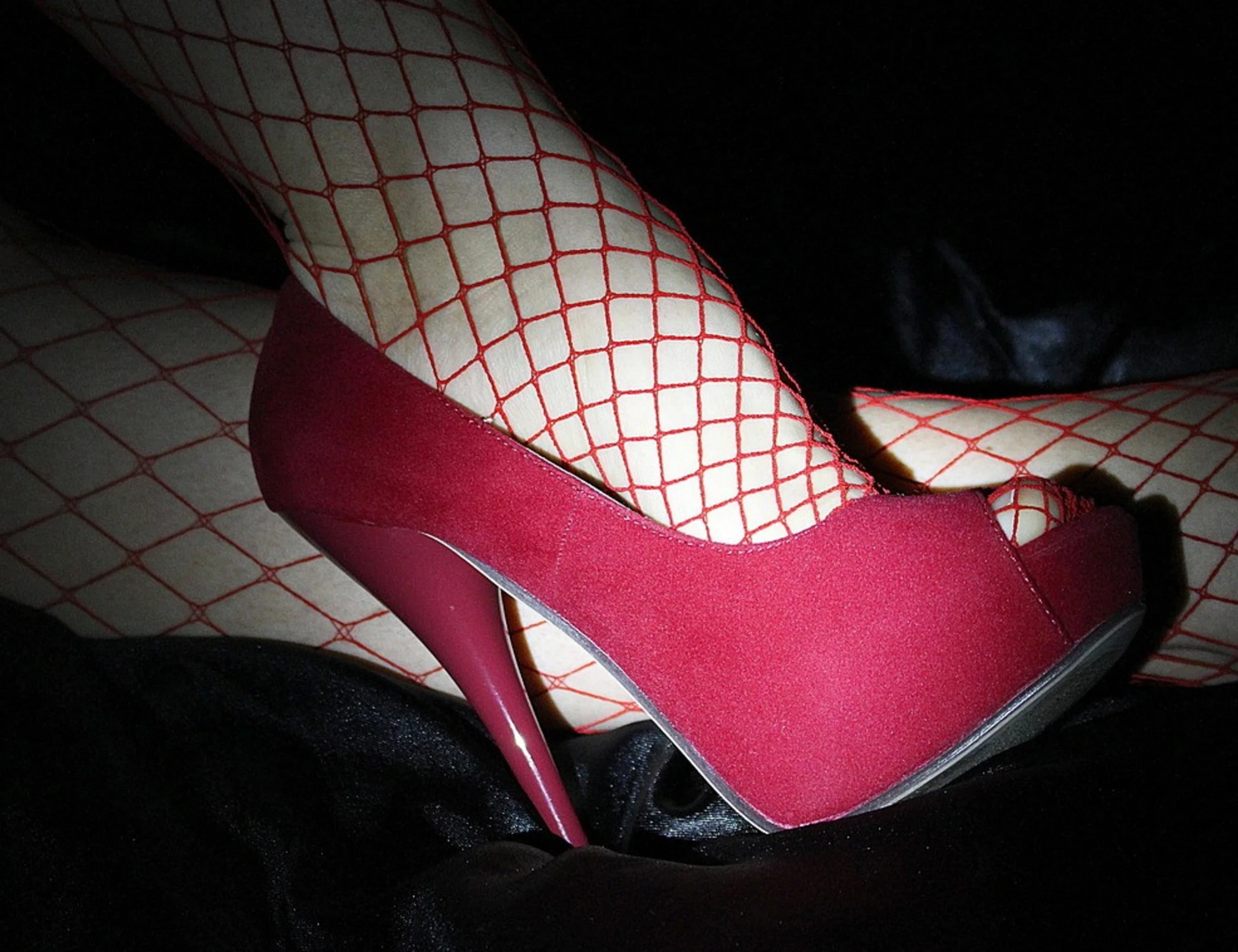 Porno, dal 12 novembre stretta per 48 siti hard: "Dimostrare di avere più di 18 anni"