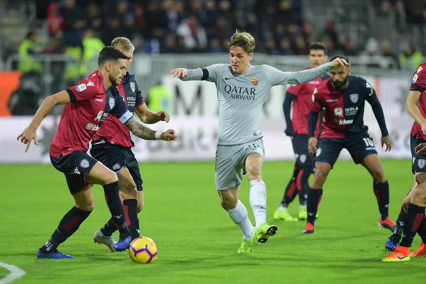 Roma, il suicidio perfetto: il Cagliari (in nove) strappa un clamoroso pari al 95esimo, finisce 2-2