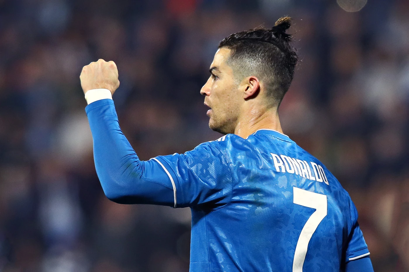 Cristiano Ronaldo allenatore al posto di Sarri? Il retroscena immortalato nell'intervallo Lione-Juve