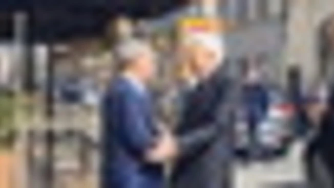 Mattarella a Firenze, i passanti: "baluardo di democrazia"