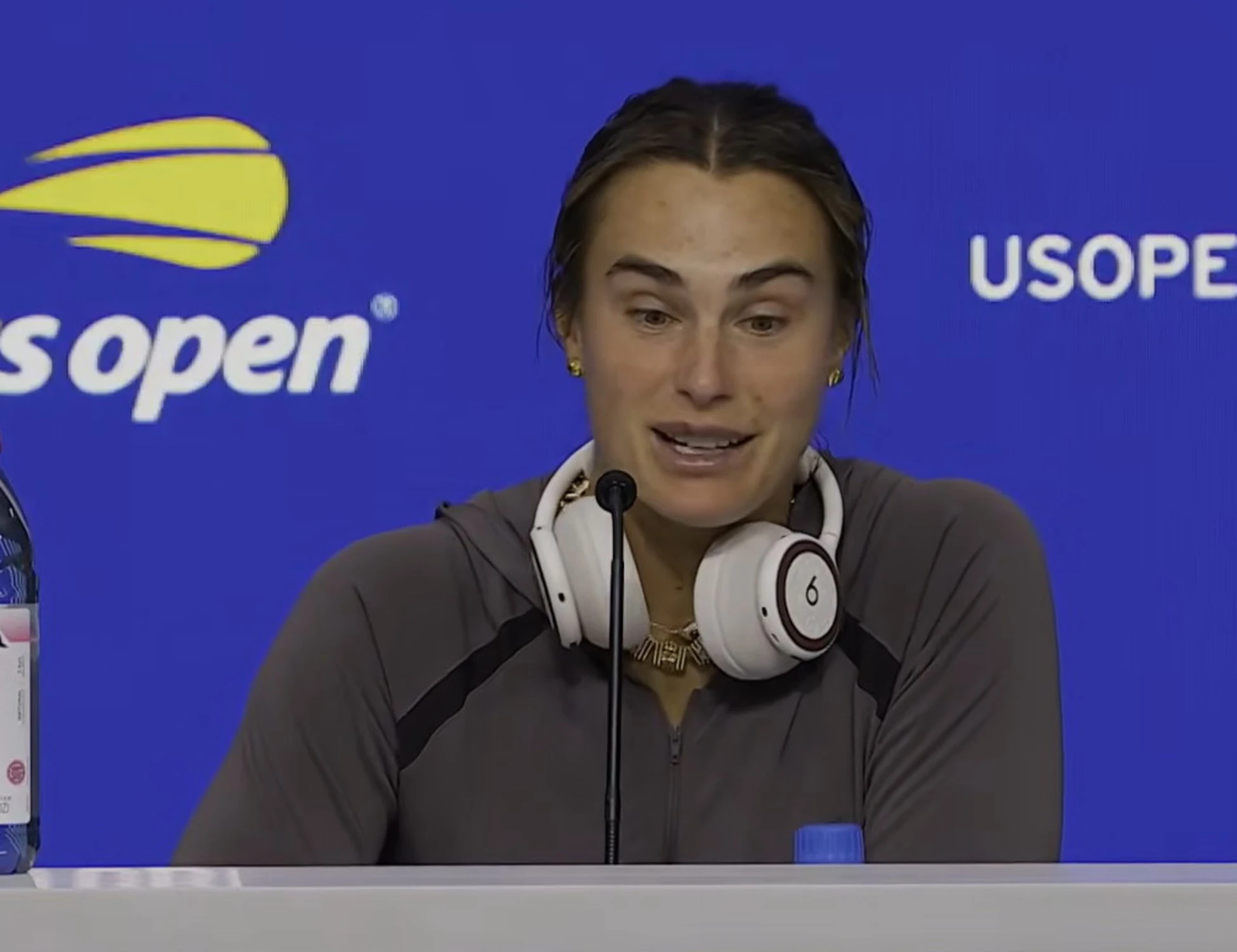 Us Open, Sabalenka si scaglia contro il giornalista: "Ma che domanda è? Siete una barzelletta"