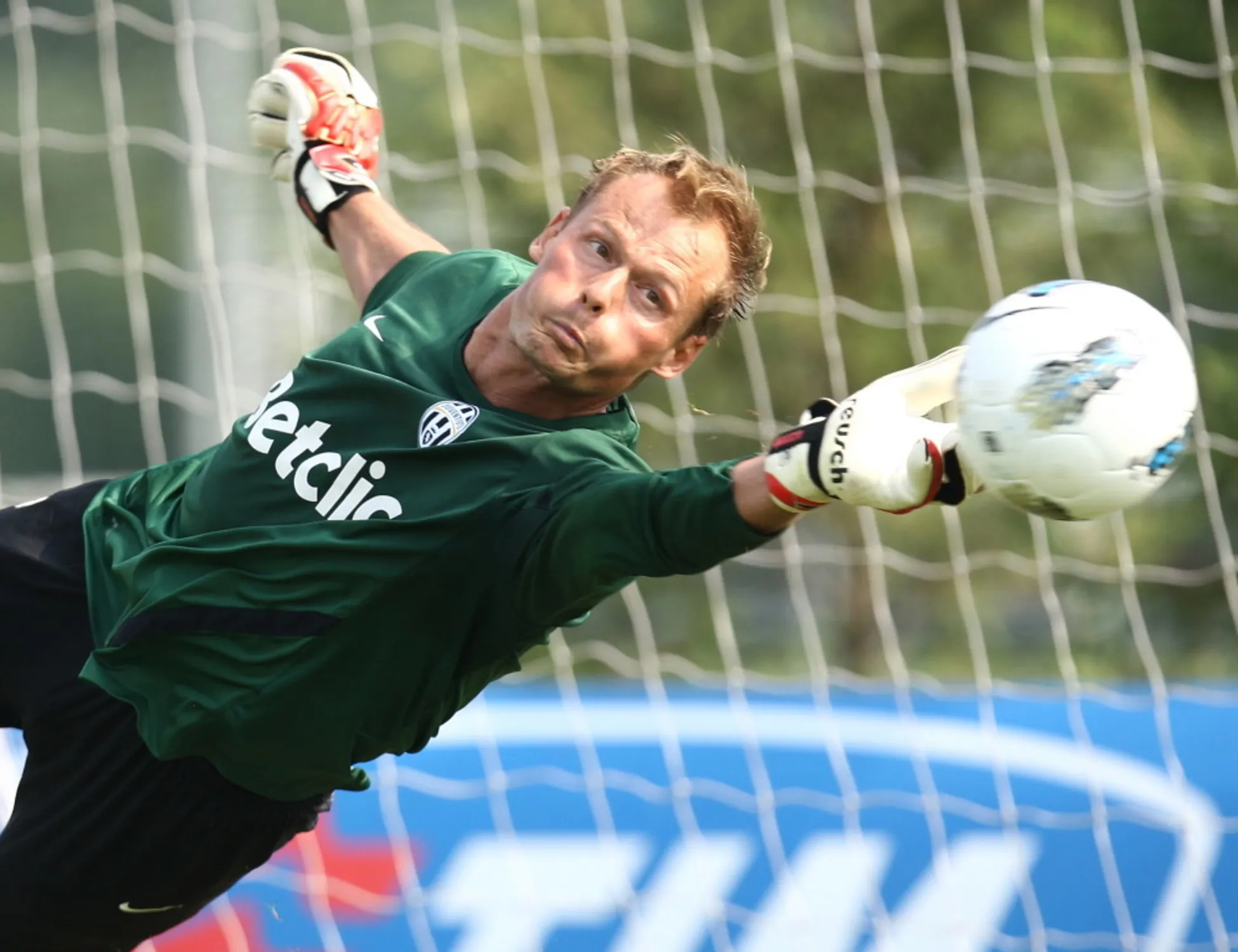 Leggi l'articolo: Manninger, l'incidente, autopsia e un grosso dubbio: cosa non torna sulla morte dell'ex Juve