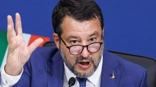 Matteo Salvini, l'ipotesi Marina contro gli sbarchi: "Non escludo nulla"