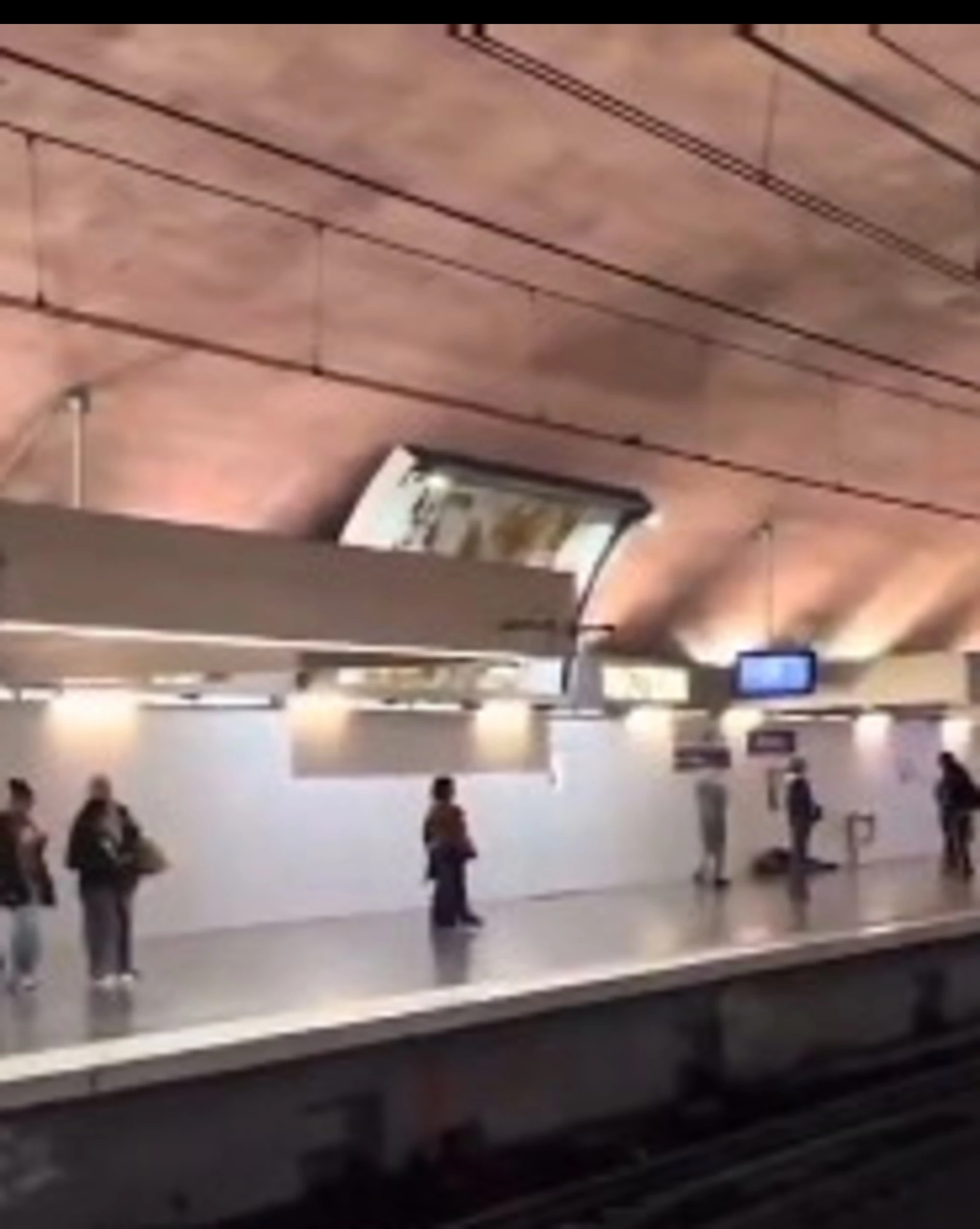 Parigi, il Corano dagli altoparlanti in stazione