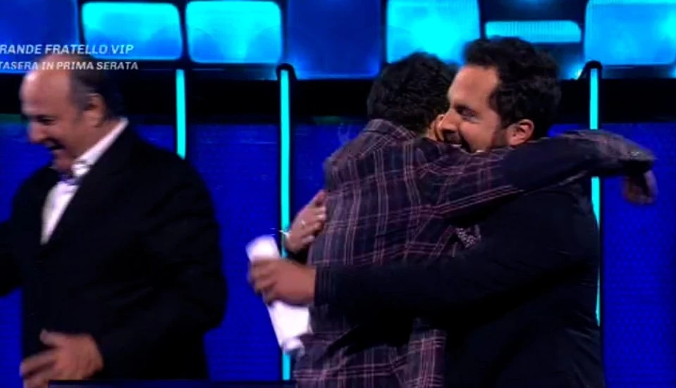 The Wall, da Gerry Scotti un inizio col botto: Mediaset "rapinata", quanto porta a casa il campione