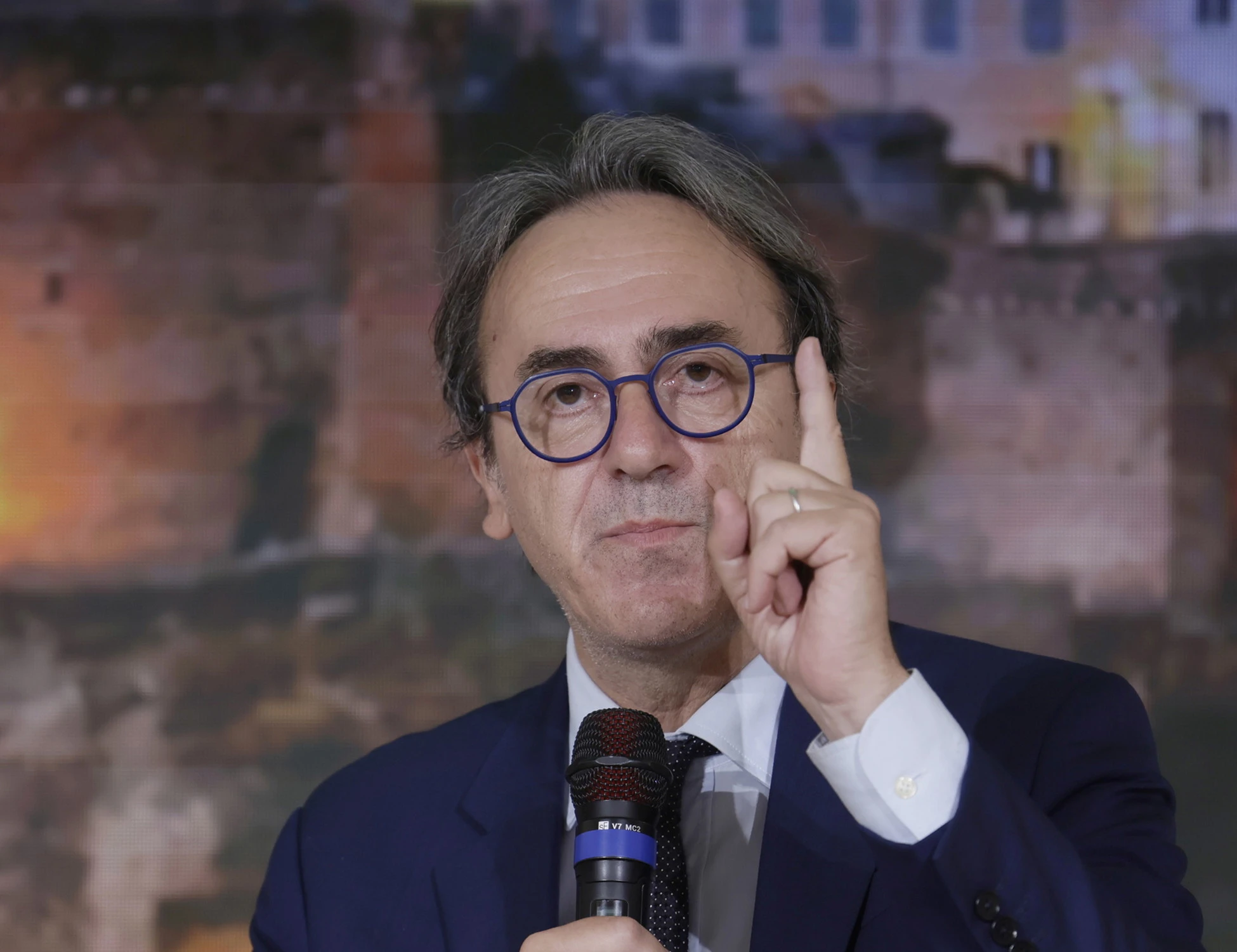 Angelo Bonelli, gaffe rovinosa: non sa nulla neppure sulle rinnovabili