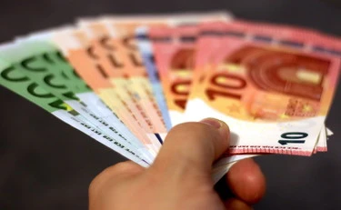 Busta paga, ecco chi da maggio si troverà 135 euro in più al mese