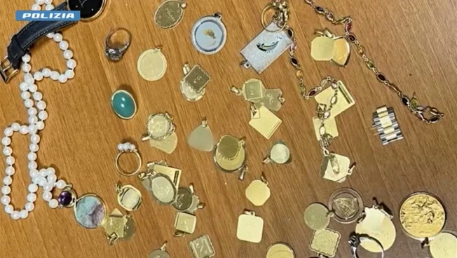 Truffe ad anziani in tutta Italia, sei arresti nel Napoletano