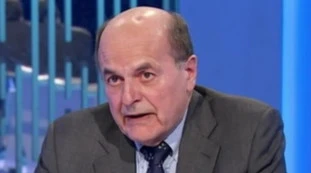 Otto e Mezzo, lo schiaffo di Pier Luigi Bersani a Luca Morisi: "Per la droga? No, per cosa si deve scusare"